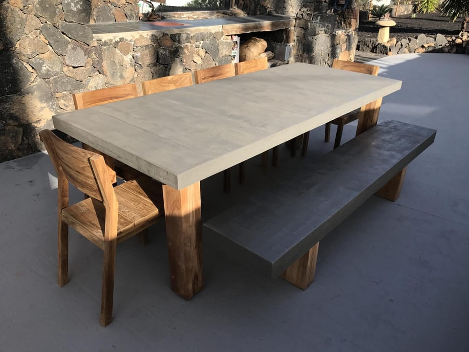 Outdoor dining for up to 10 people.