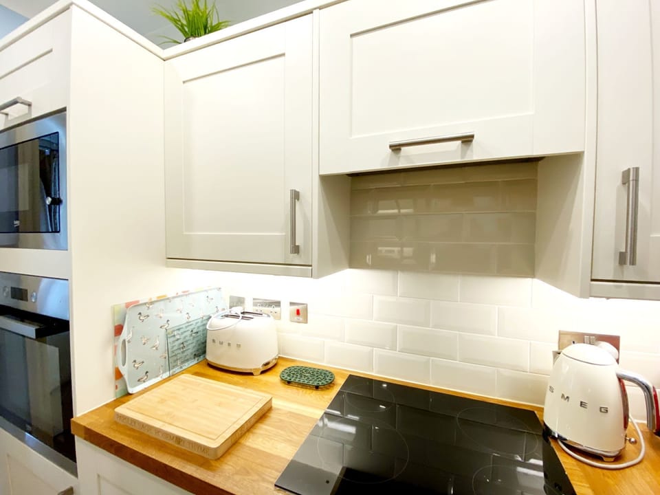 Well equipped kitchen in Apartment 5 - The Muntham luxury Holiday Apartments in Torquay on The English Riviera.