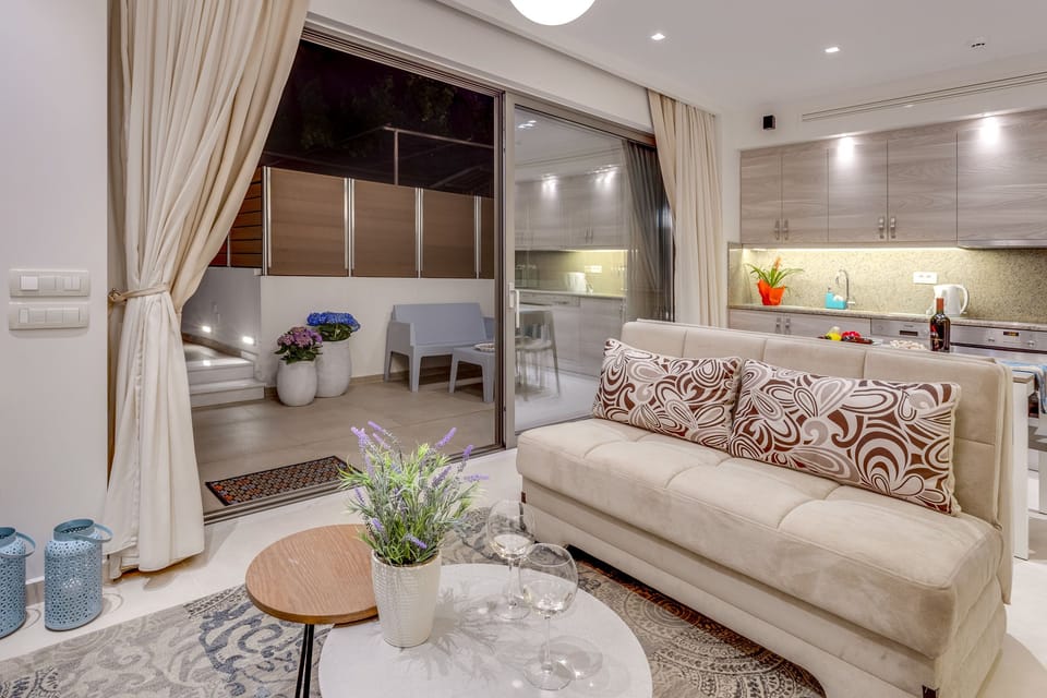Suite (Joseph) | Private kitchen | Full-size fridge, microwave, oven, stovetop