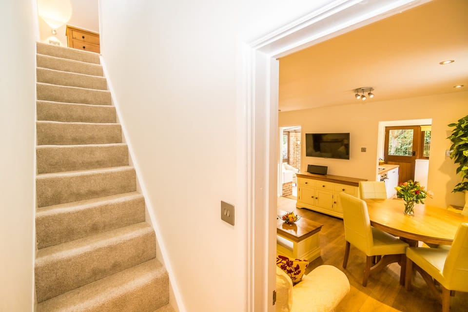 The stairs up to the bedroom is carpeted.