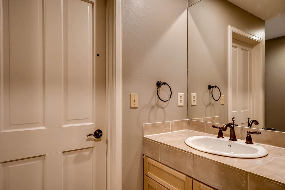 Master Suite #2 Bathroom - Great Flow for Getting Ready in the Morning