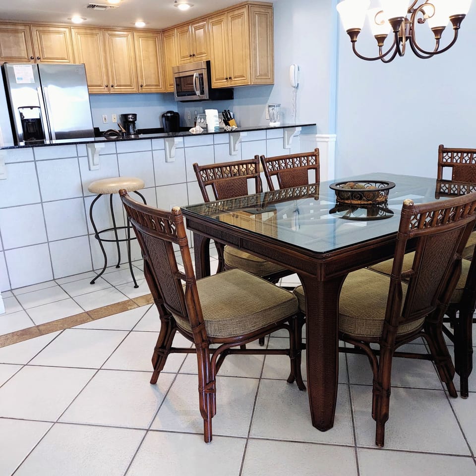 Dining/Bar/Kitchen Area