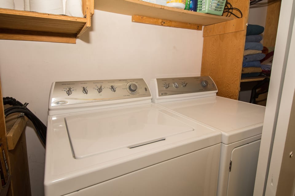 Full size washer and dryer so you can pack light