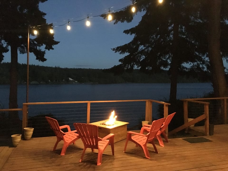 Spend a cozy evening around the propane fire pit. 