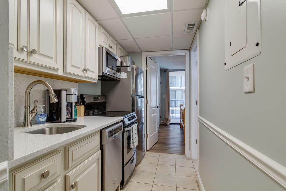 New kitchen with new cabinets. quartz counter tops and new appliances. 