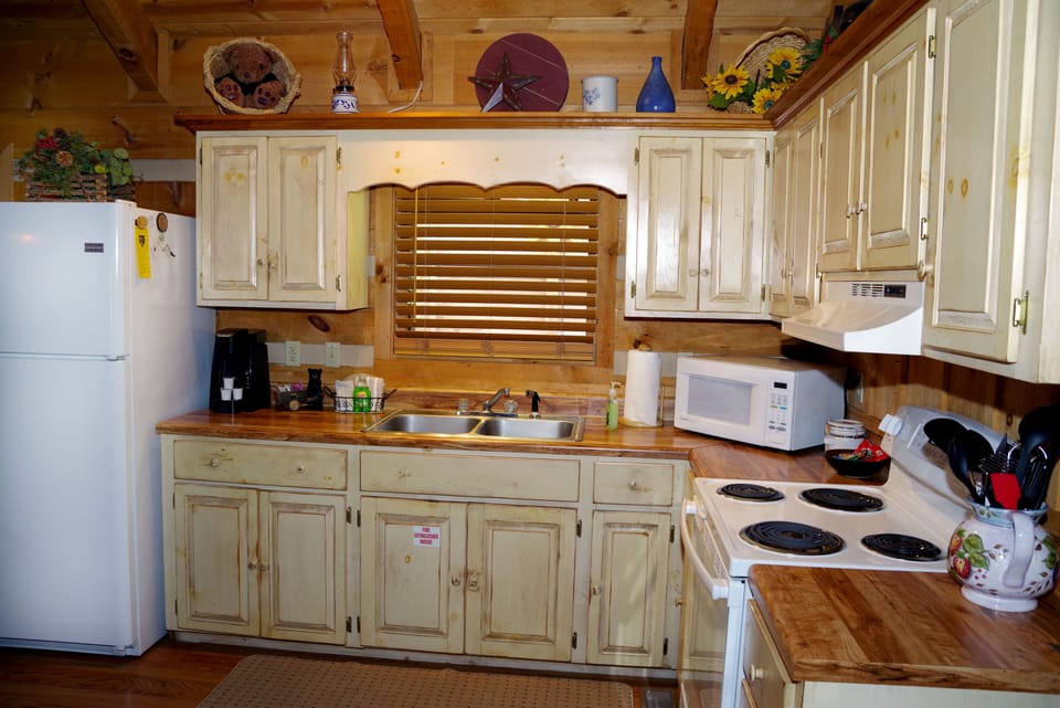 If you want to cook, you have an equipped kitchen; pet snacks included!