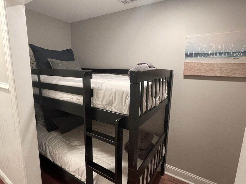 Extra Bunk area Oceanview 302, Isle of Palms, SC | IOP Escapes