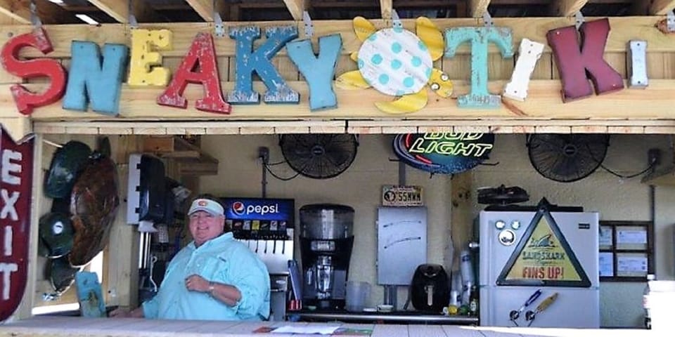 Tiki/snack hut near pool
