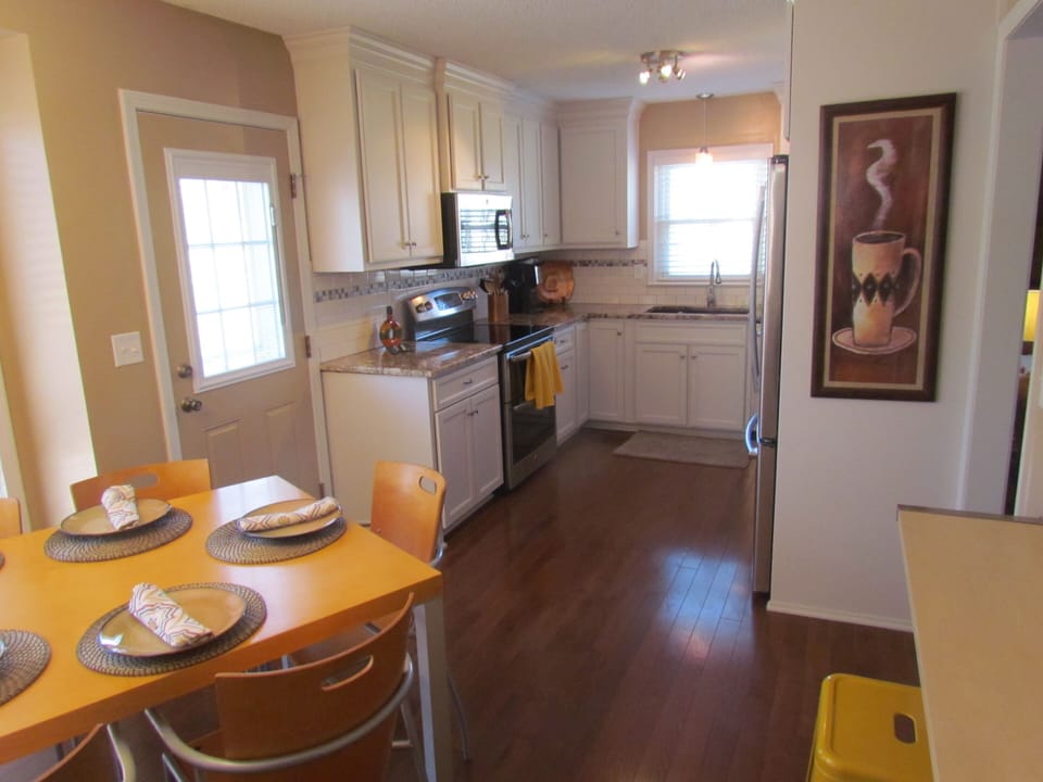 Nice open dining and kitchen with new stainless steel appliances and granite 