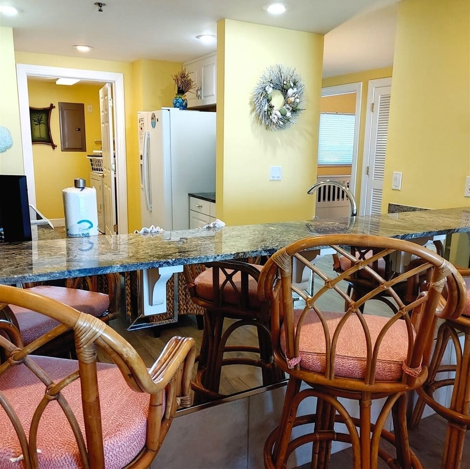 Bar/Kitchen