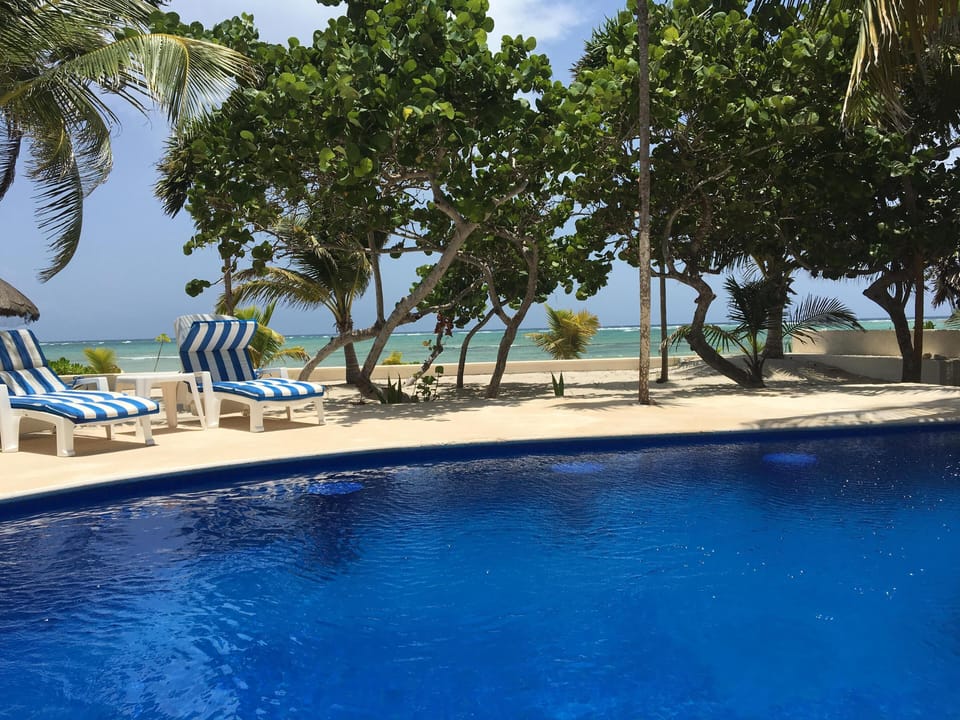 Pool deck with gorgeous views 
