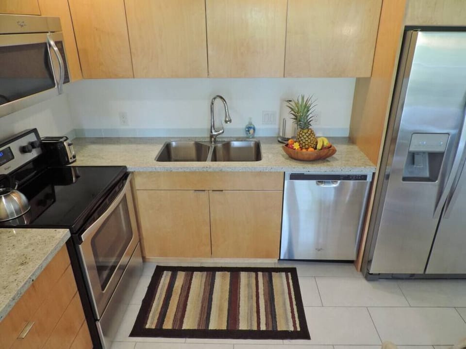 Compact kitchen setup for quick snacks & simple meal prep.
