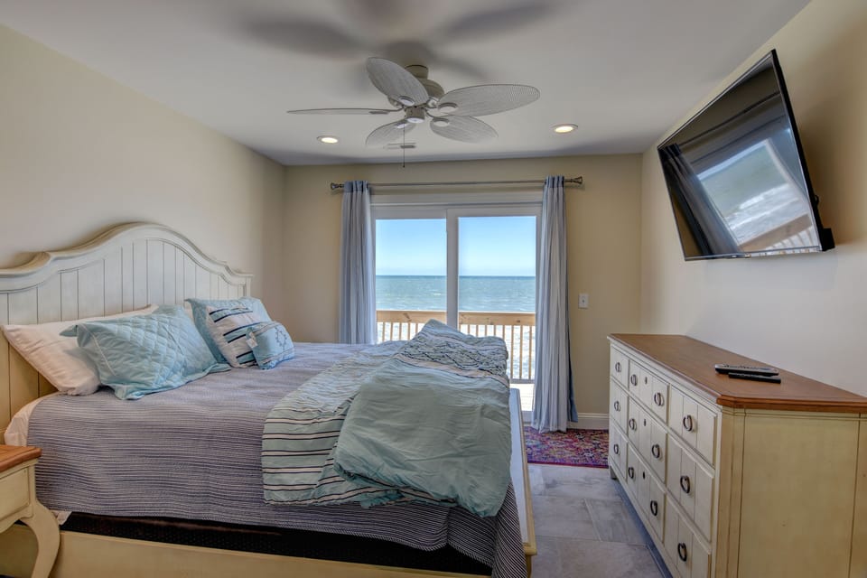 King #4 with more space than ever with the remodel, deck access and super views 