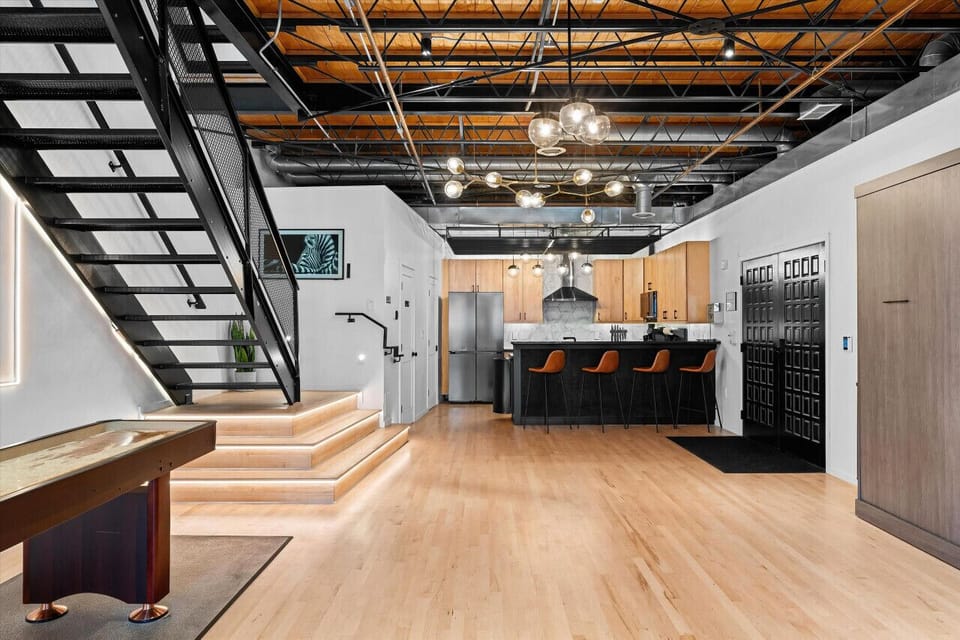 [Level 1] Industrial Metal Staircases