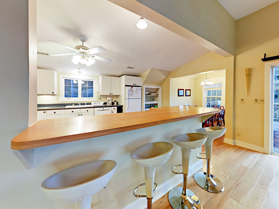 Kitchen Bar 