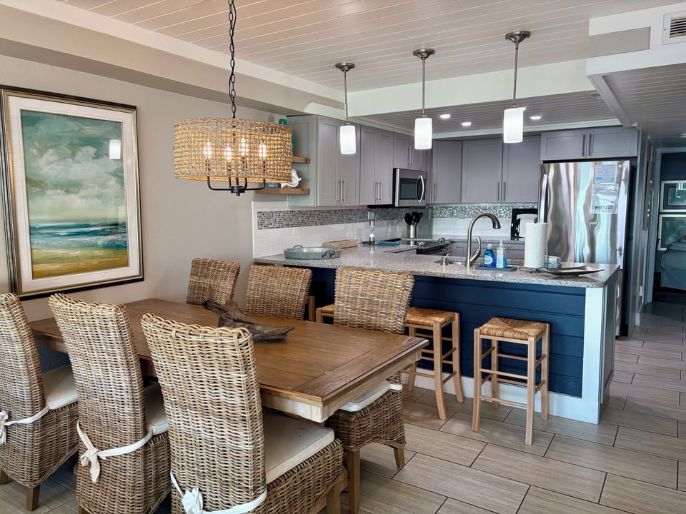 Dining table for 6 plus 4 bar stools at kitchen counter 