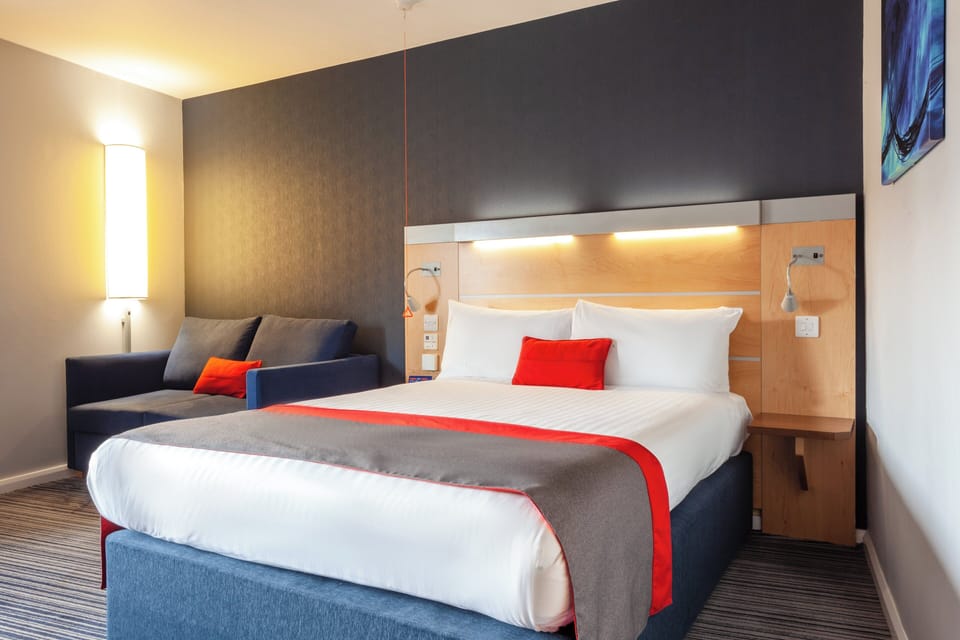 Standard Room, 1 Double Bed, Accessible (with Free Hot Breakfast) | Desk, blackout drapes, iron/ironing board (on request), WiFi (free)