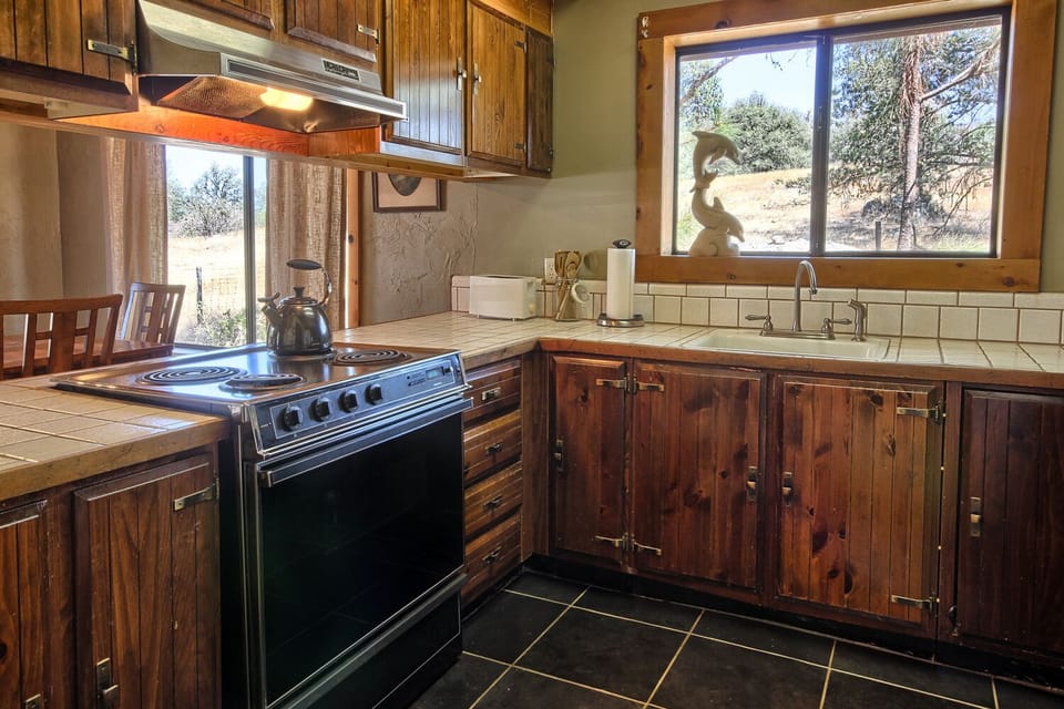 Small kitchen, yet complete for all your basic cooking needs
