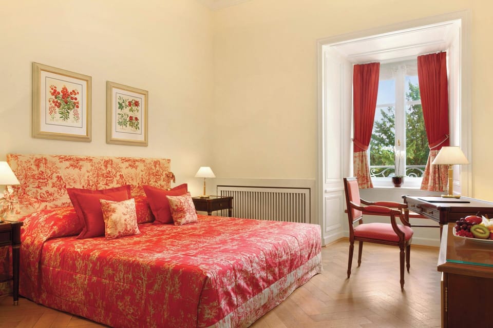 Classic Room, 1 Queen Bed, Garden View | Premium bedding, minibar, in-room safe, individually decorated