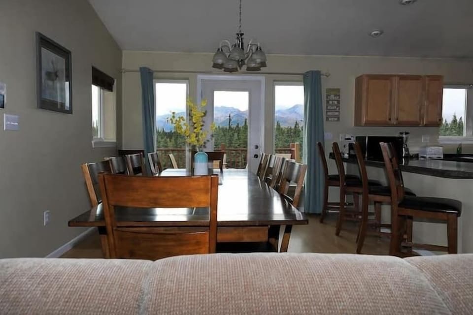 (6) mountain views from every window