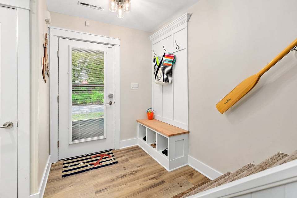 Plenty of storage space for your shoes and sweatshirts when you enter the house.