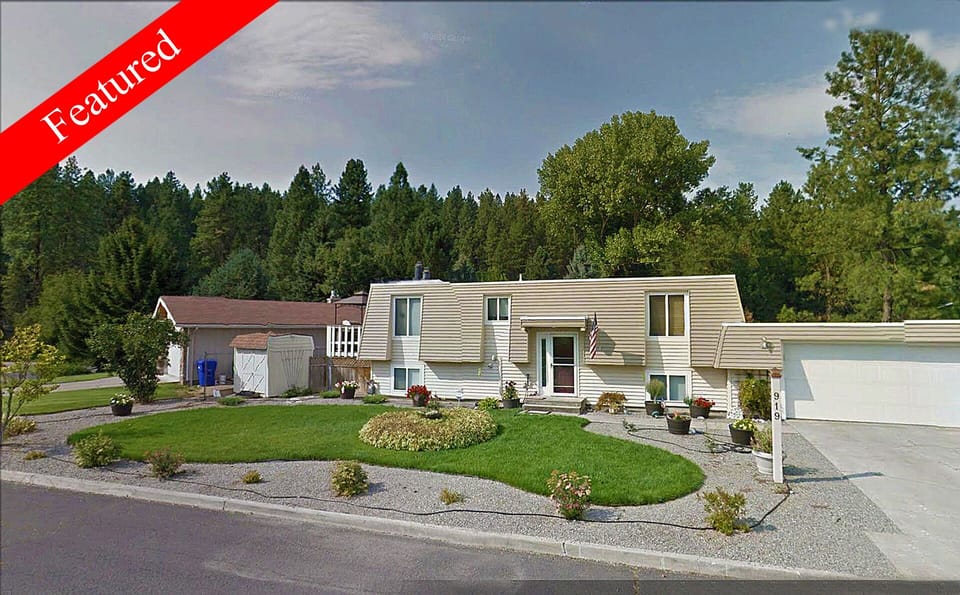 PineRiver House.  Walk to Little Spokane River. Near Wandermere Golf Course.