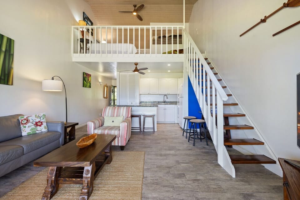 Airy living space under vaulted ceilings made for relaxed hangouts.