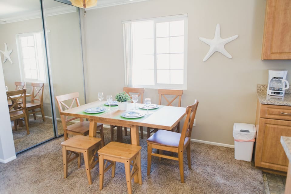 Dining for 6 with lots of natural light