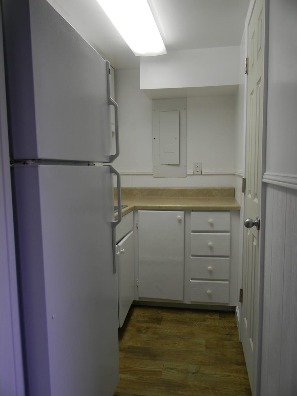 Grndlevel sep. 4th bdrm incl. kitchenette w/ frig2 sinks show bath toilet