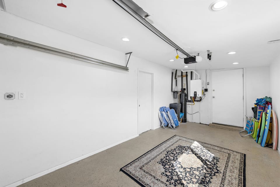 22) Single Car Garage with Beach Chairs, Umbrella & Bogy Boards

(STR15-0397)