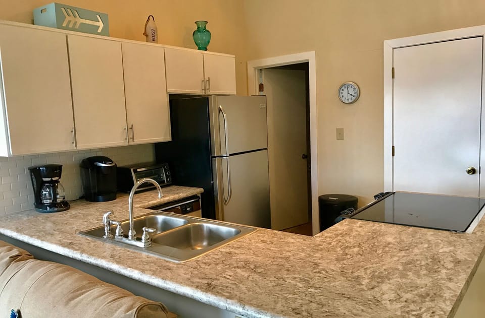 ALL NEW APPLIANCES & KITCHEN FULLY EQUIPPED 