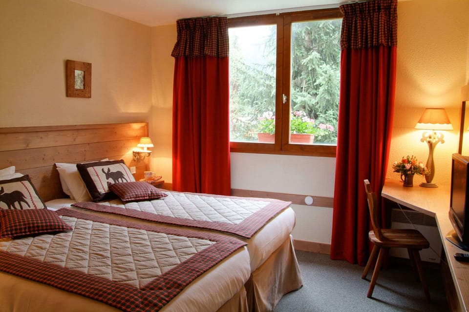 Twin Room | Individually decorated, desk, blackout drapes, soundproofing