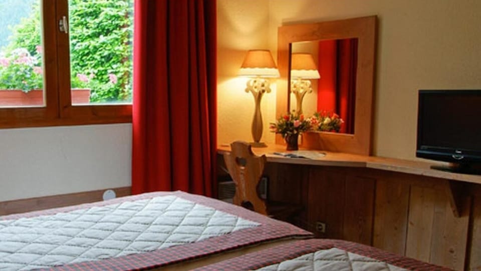 Individually decorated, desk, blackout drapes, soundproofing