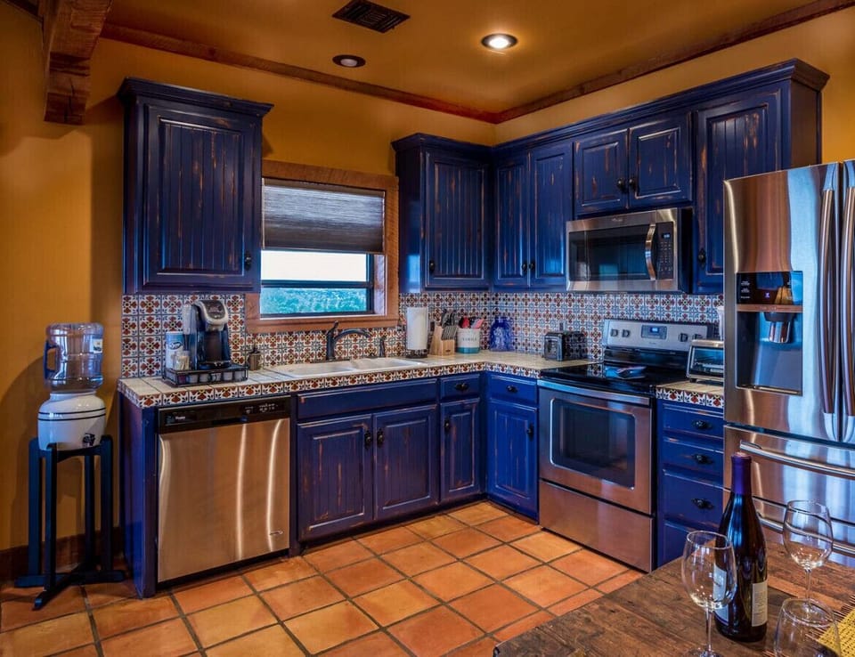 full kitchen
