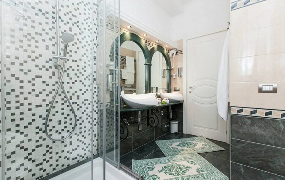 Superior Suite, 1 Bedroom | Bathroom | Shower, rainfall showerhead, free toiletries, hair dryer
