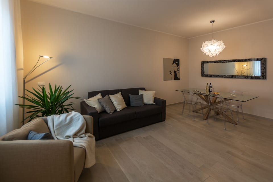 The sunny living room, overview