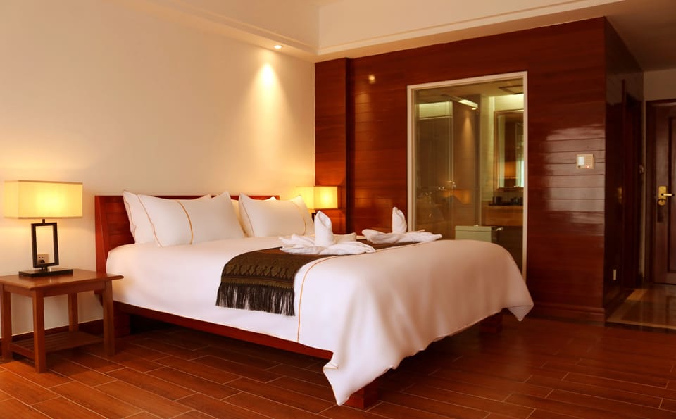 Premium bedding, in-room safe, desk, soundproofing