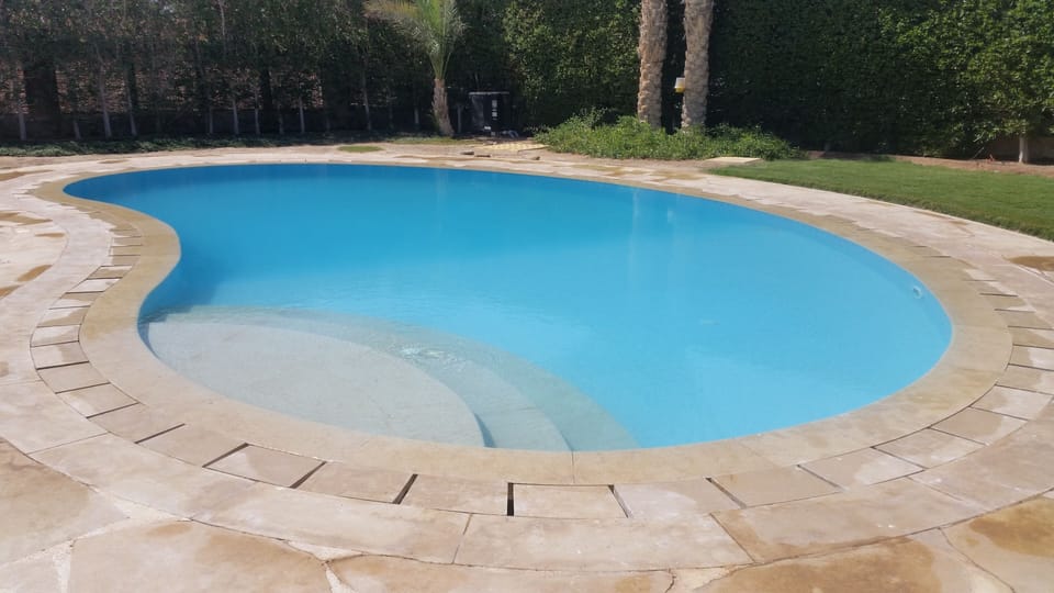 Large heated pool (heating optional - please ask owner)