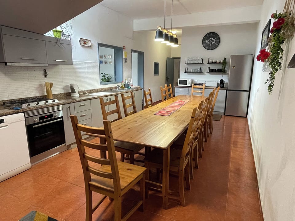 Cozinha principal com capacidade para 12 pessoas / main kitchen - fully equipped