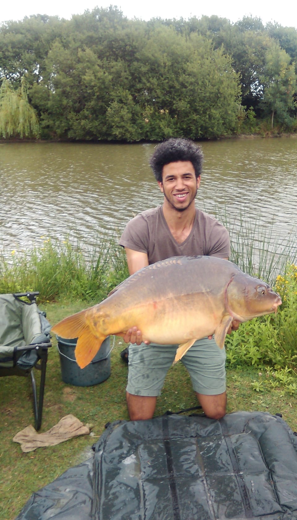 Exclusive 4 acre Fishing Lakes  With mobile home (£100 per wk ) and bait cabin Campground/ 
RV Resort in Brittany