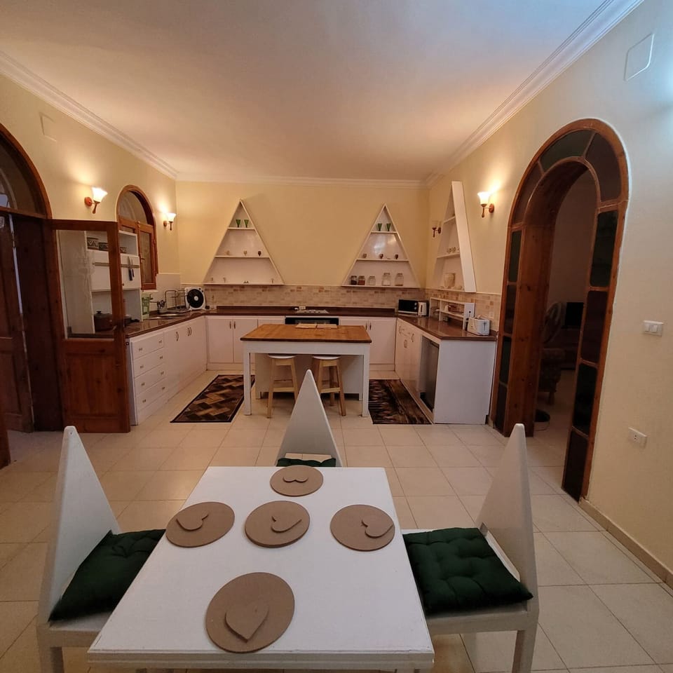 spacious kitchen 