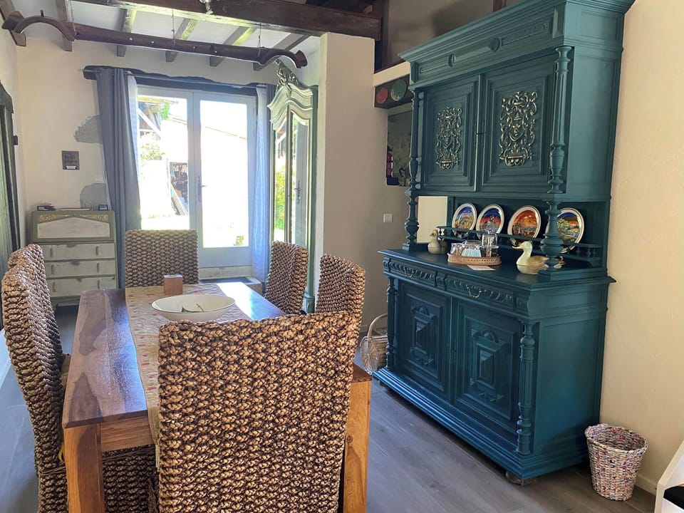 Dining area with table, 6 chairs and a large selection of crockery and glasses