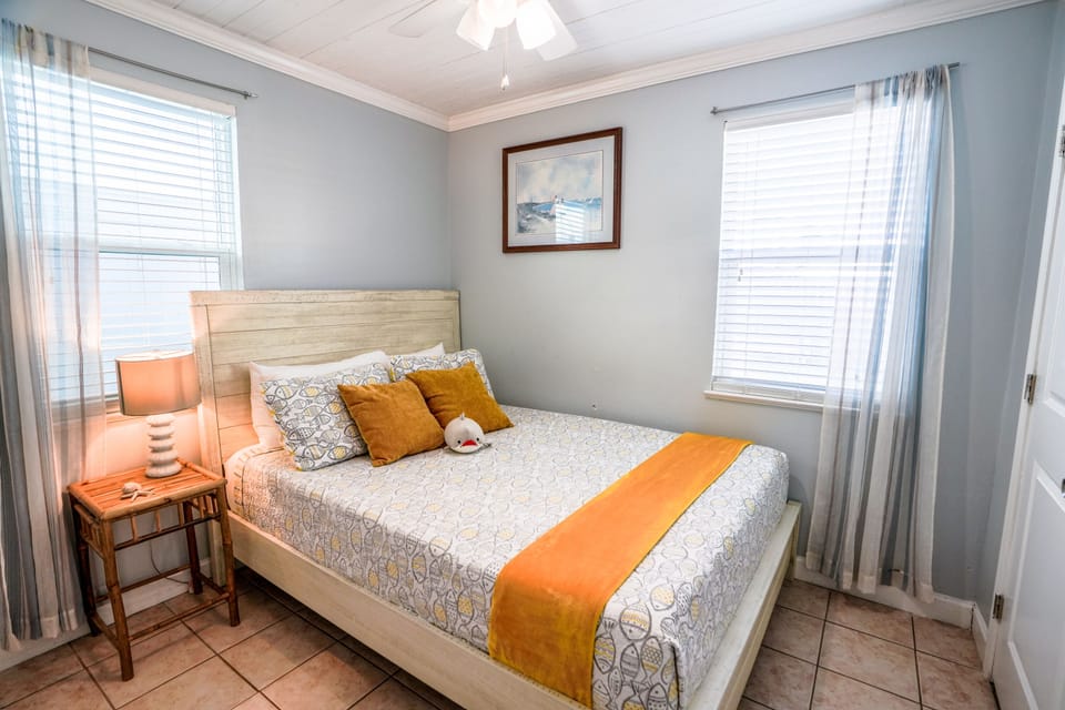 Guest Bedroom with Queen