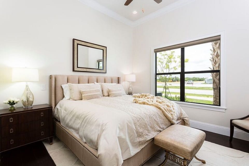 First floor King size bed with en suite.
