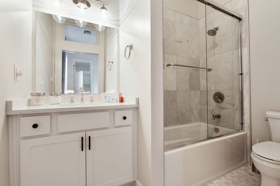 Primary bedroom full bath 