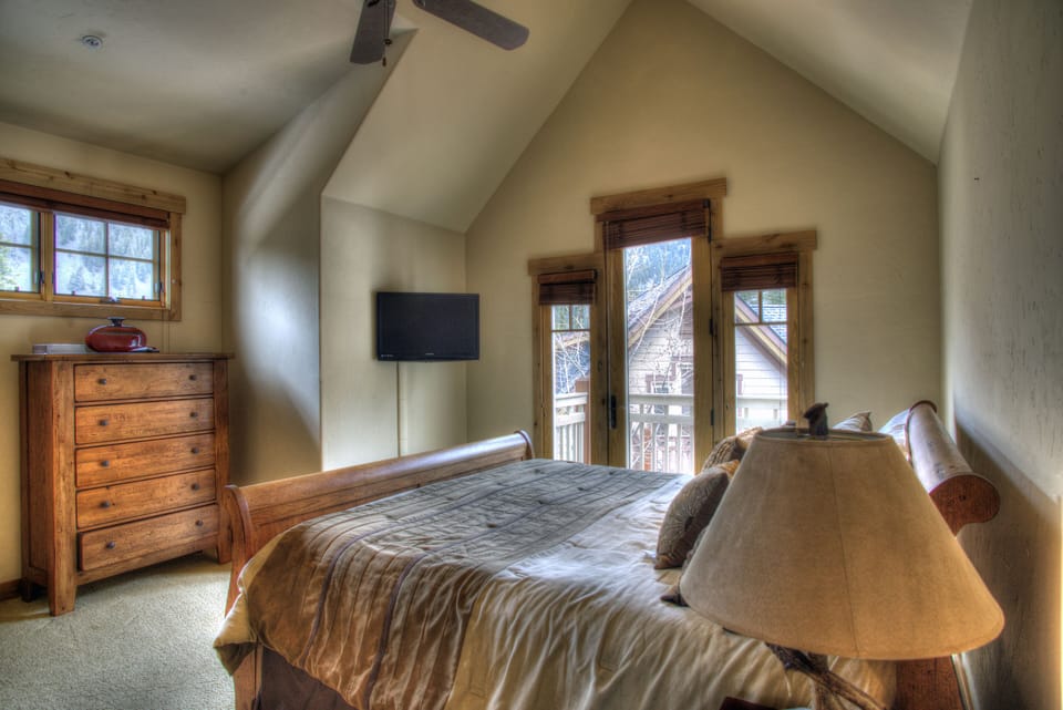 Master Bedroom/Balcony