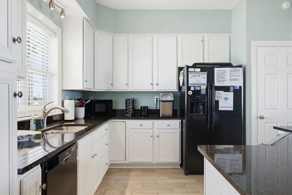 Well stocked kitchen with nugget ice maker to keep your drinks cool
