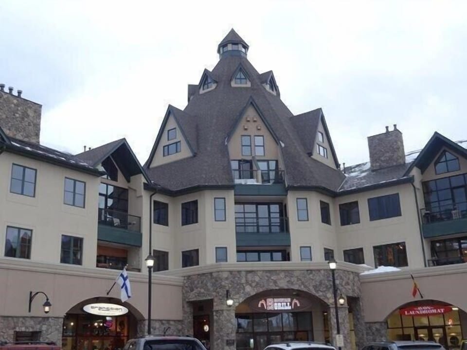 The front of the Chapel Place building.