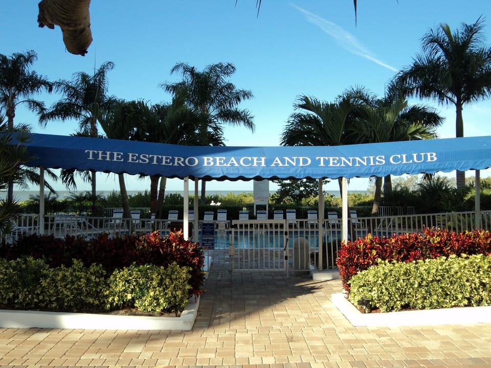 Entrance to pool 