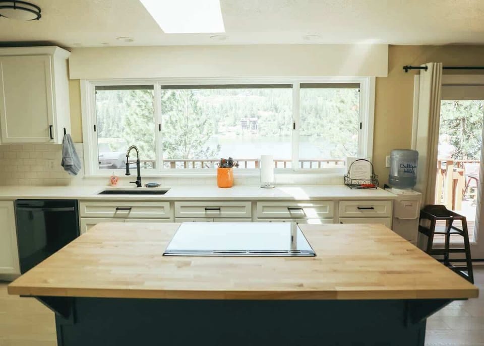 Enjoy the lake views through this brand new 10ft panoramic kitchen window 